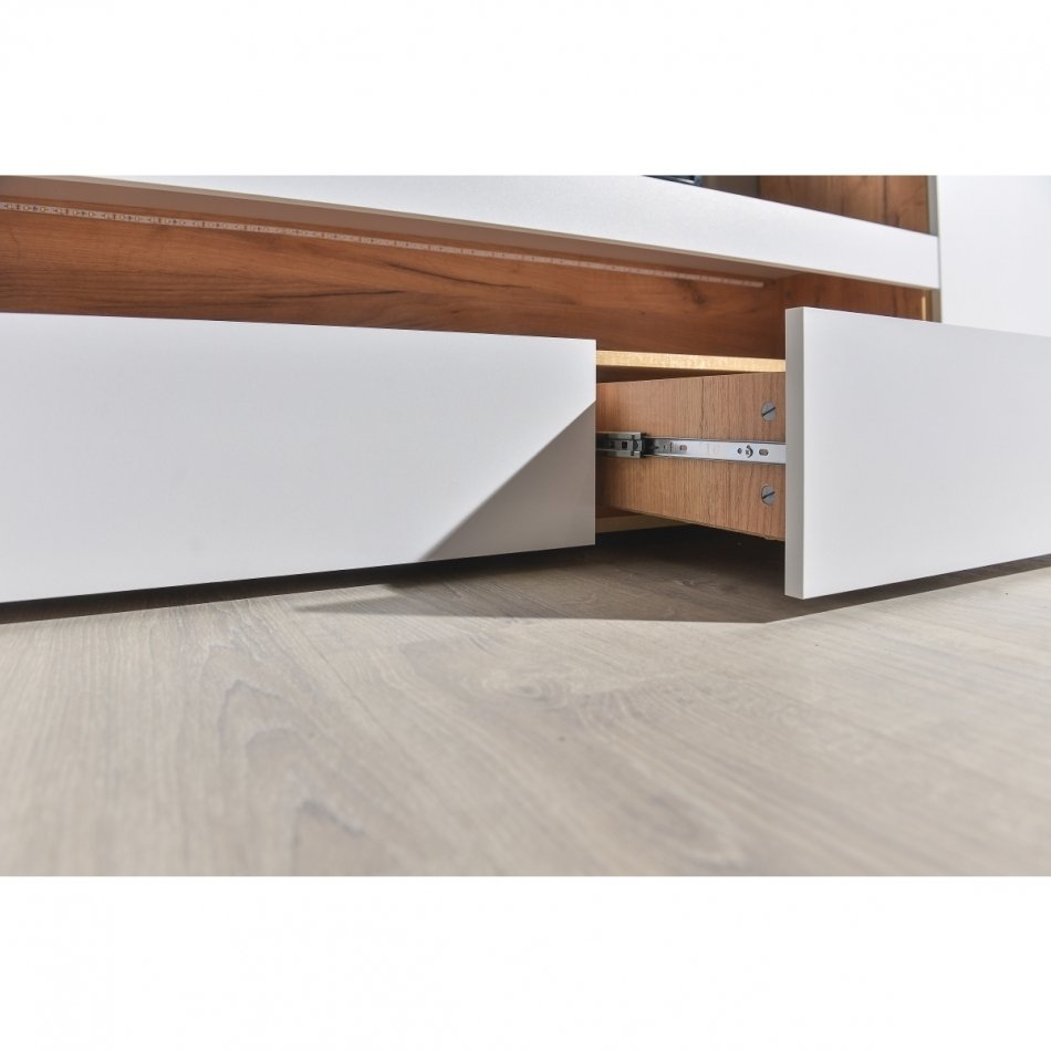 Альба Тумба под ТВ